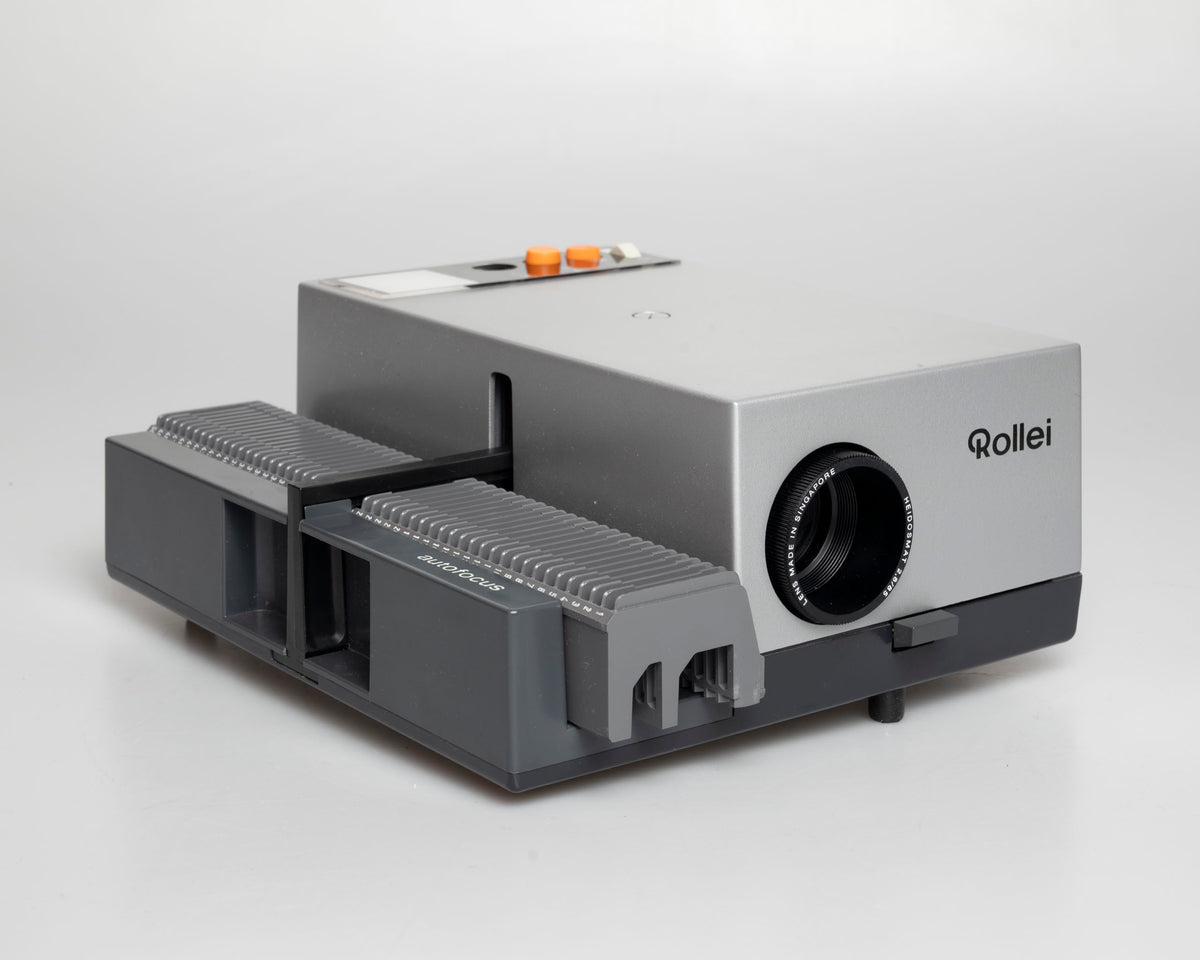 Rollei P350AF 35mm slide projector w/ remote control + case (serial 8703160)