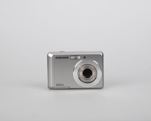 Samsung ES17 12.2 MP CCD sensor digicam (uses AA batteries + SD cards)