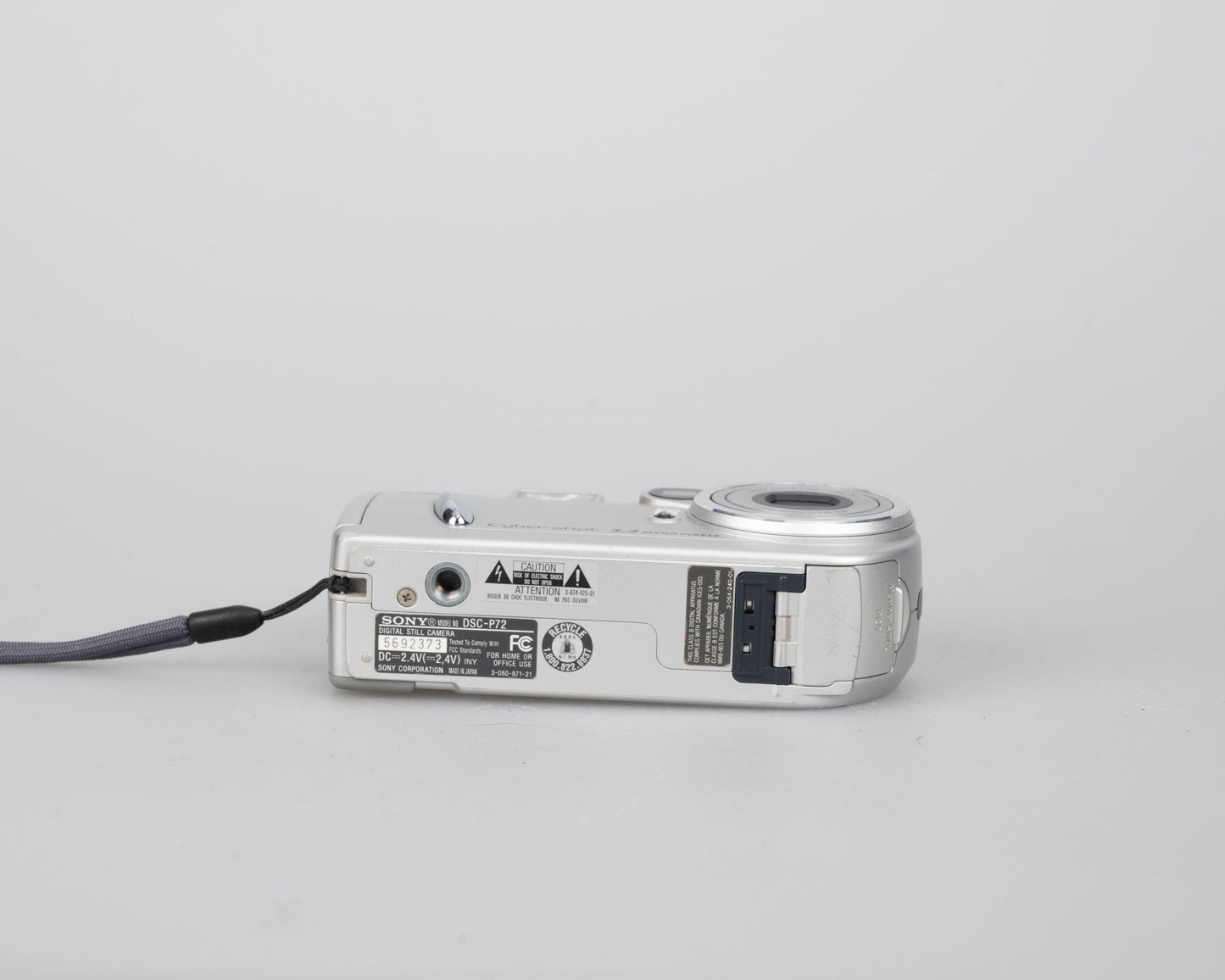 Sony Cyber-Shot DSC-P72 3.1 MP CCD sensor digicam w/ 16MB Memory Stick card + original case (uses AA batteries)