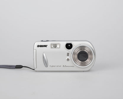 Sony Cyber-Shot DSC-P72 Appareil photo numérique à capteur CCD 3,1 MP avec carte Memory Stick de 16 Mo + étui d'origine (utilise des piles AA)