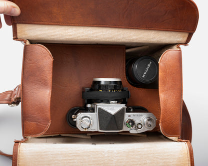 Vintage 1970s leatherette camera shoulder bag
