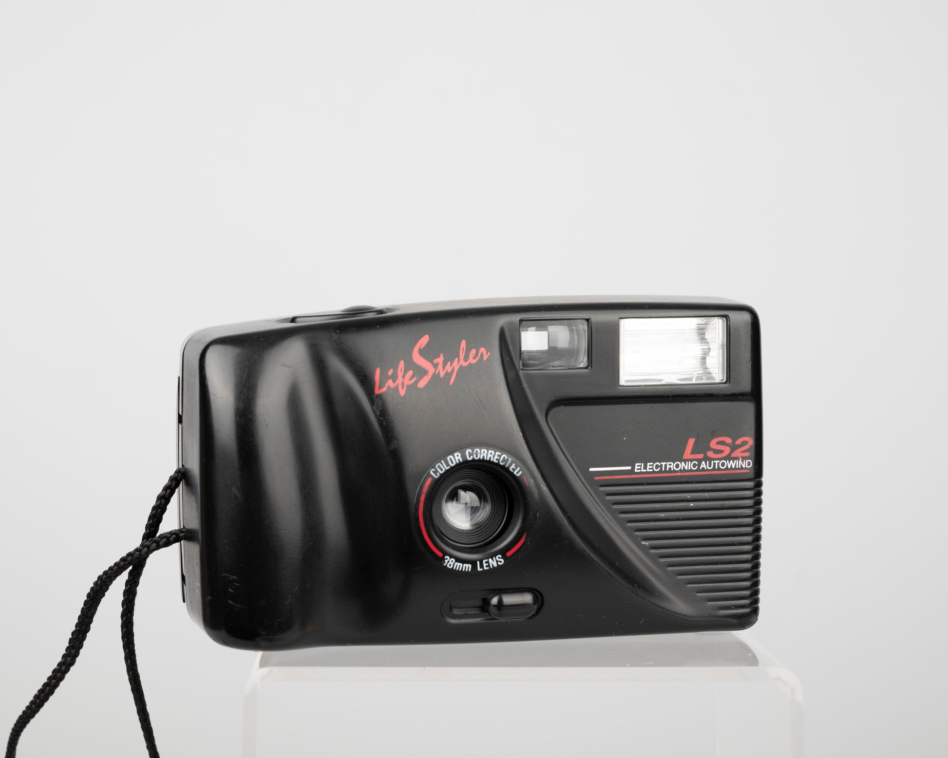 The LifeStyles SL2 Electronic Autowind is a basic 35mm point-and-shoot from the late 1980s