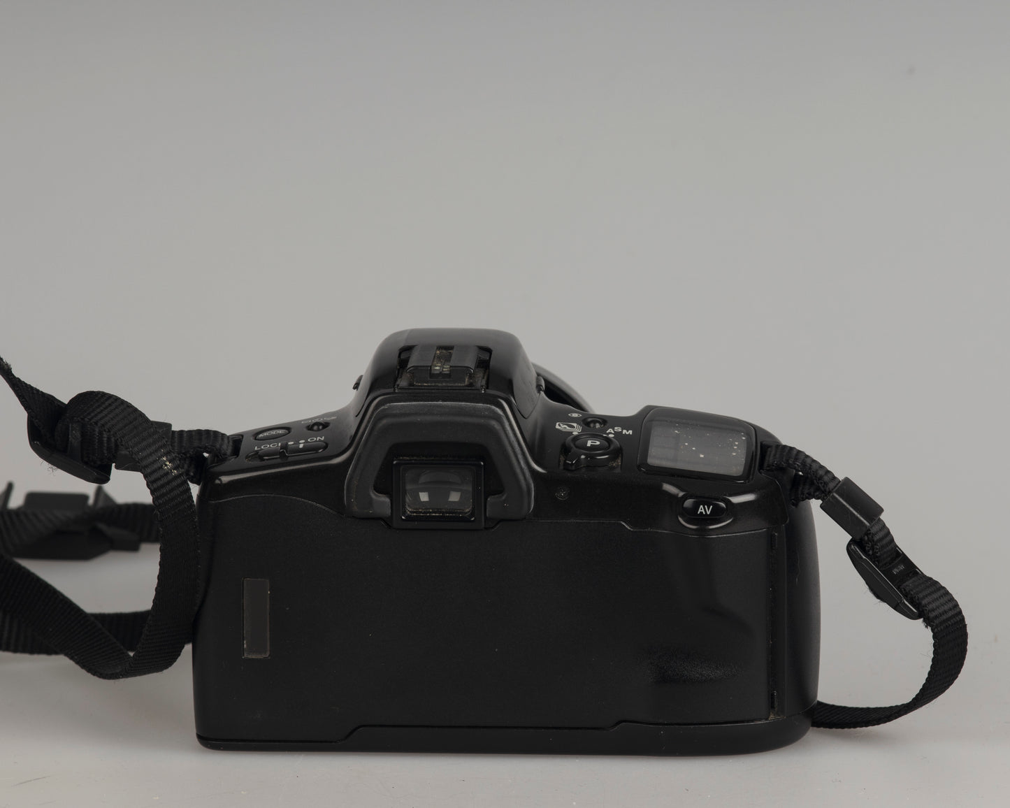 Minolta Maxxum 400si 35mm film SLR camera featuring a 28-80mm lens; back view