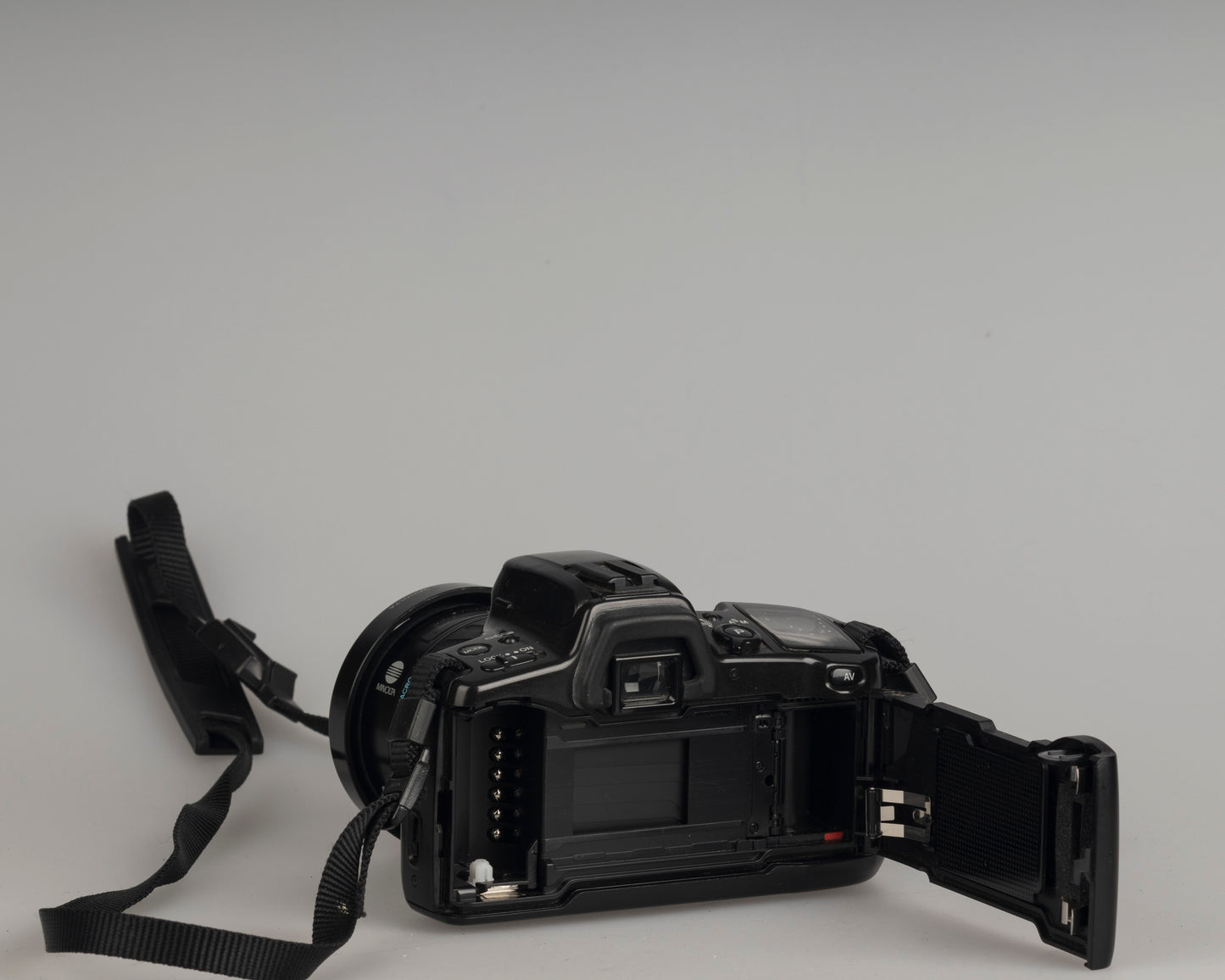 Minolta Maxxum 400si 35mm film SLR camera featuring a 28-80mm lens; shown with film door open