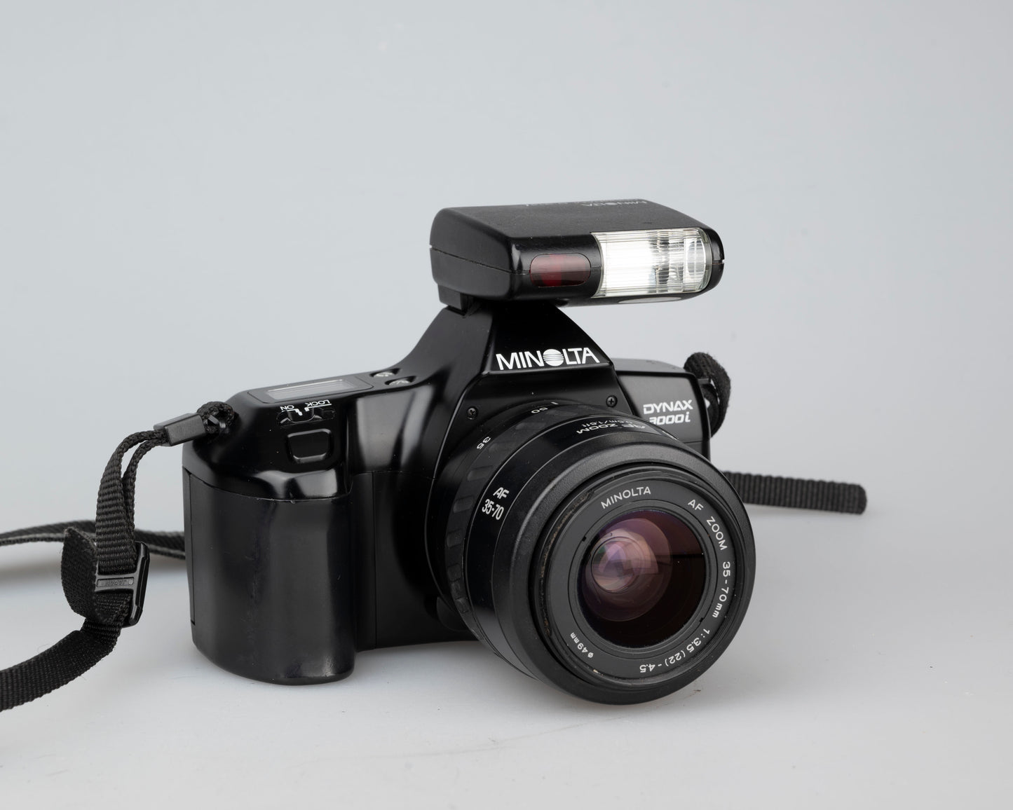 Minolta Dynax 3000i 35mm SLR w/ Minolta AF Zoom 35-70mm + Program D 314i flash
