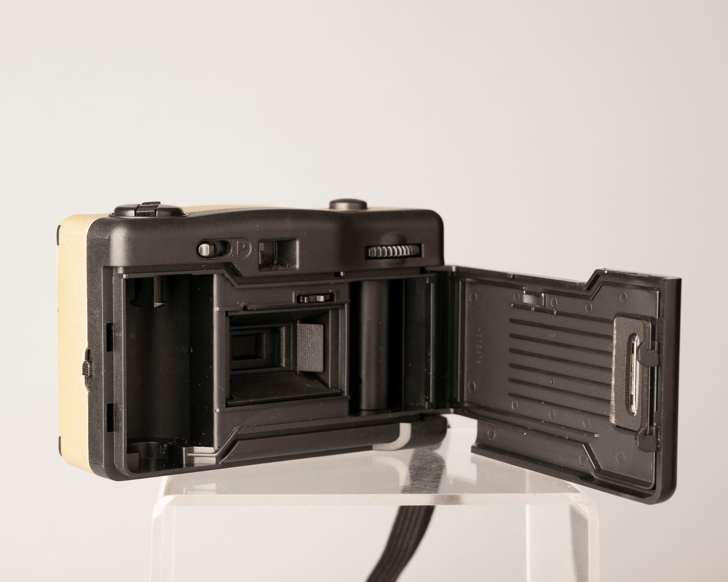Vivitar PN2011 wide-angle 35mm film camera w/ box and manual