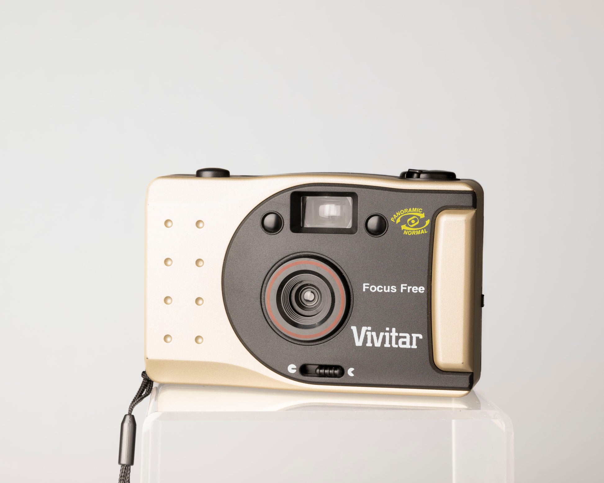 Vivitar PN2011 wide-angle 35mm film camera w/ box and manual