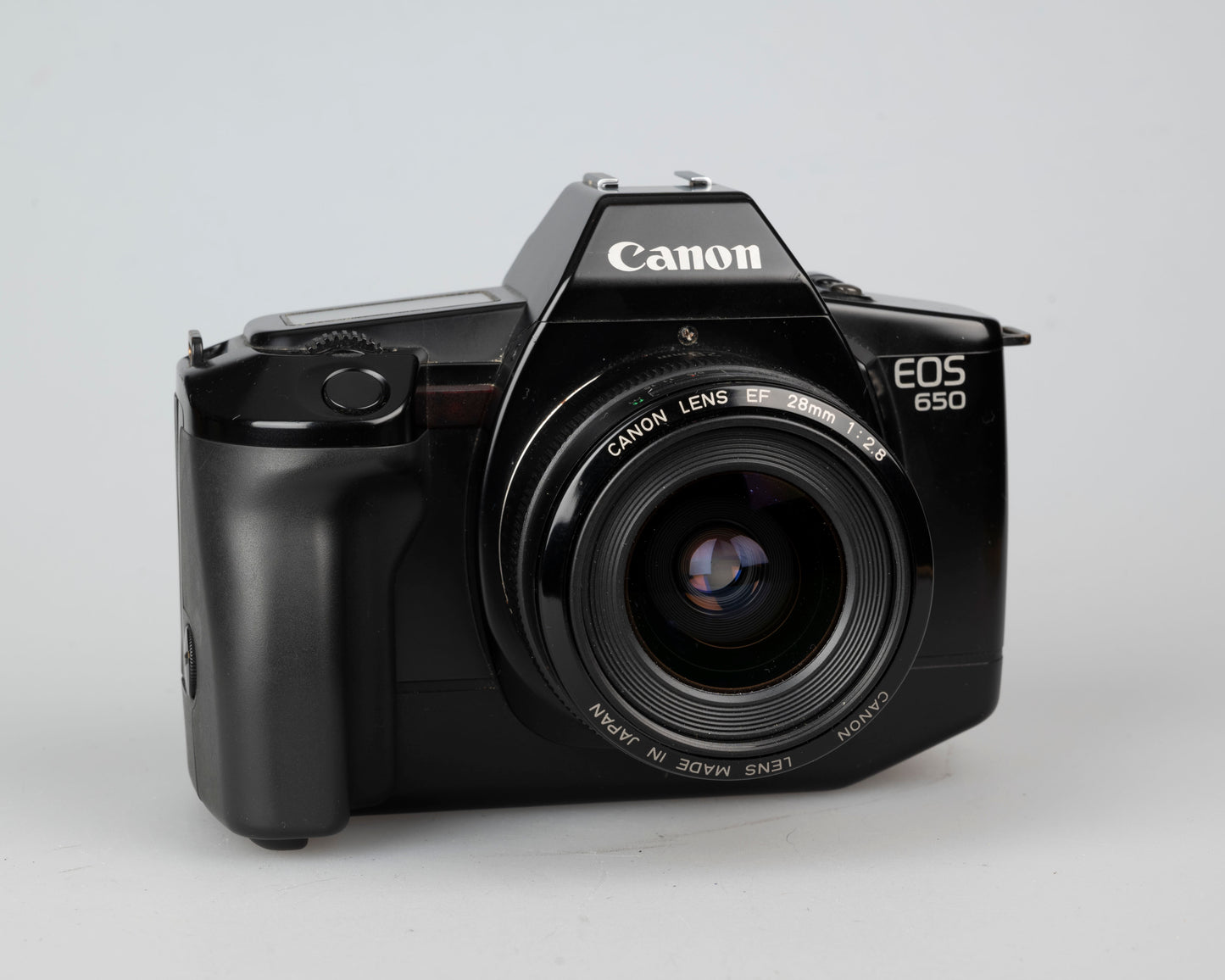 Canon EOS 650 35mm SLR w/EF 28mm f2.8 lens (serial 1051453)