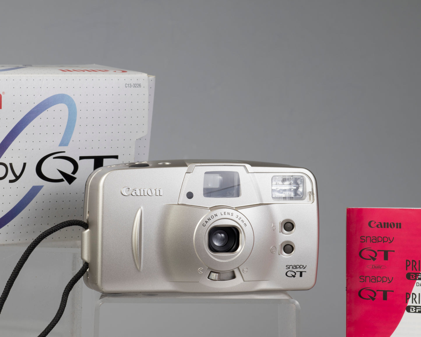 Canon Snappy QT 35mm camera w/ original box and manual