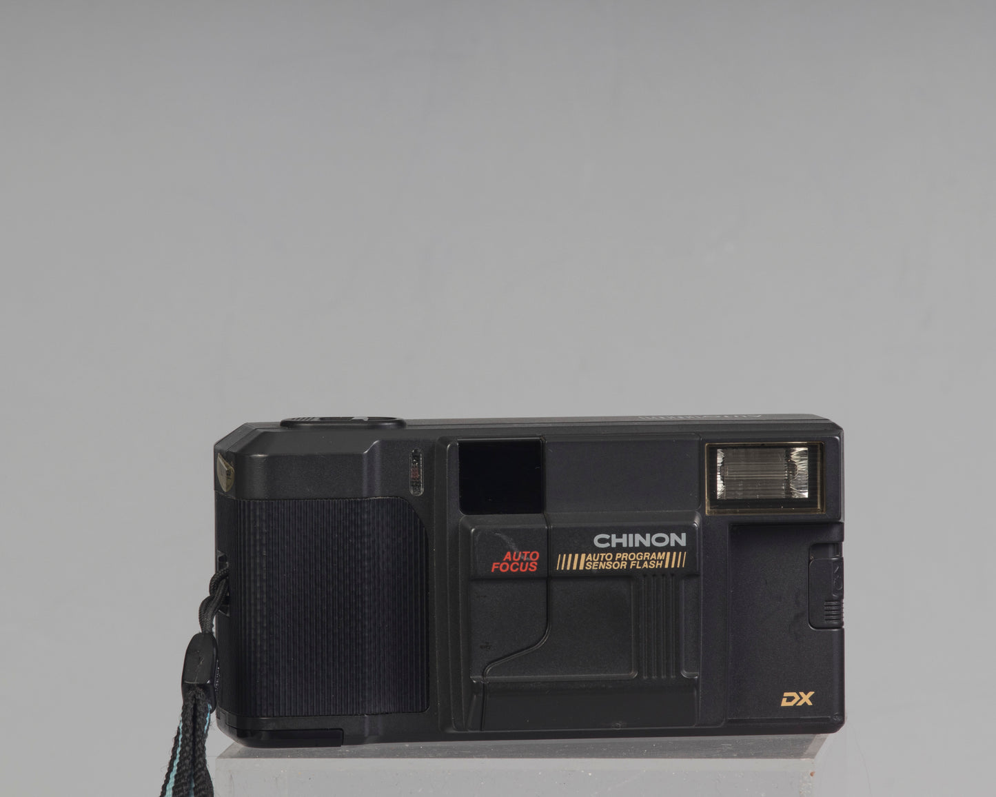 Appareil photo 35 mm à mise au point automatique Chinon Auto 1001