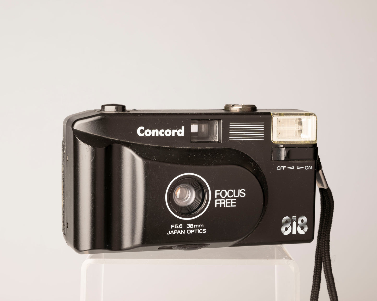 The Concord 818 Focus Free is a simple 35mm camera from the 1980s featuring a 38mm f5.6 lens