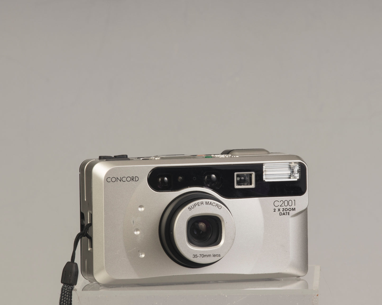 The Concord C2001 (aka Polaroid C2001) is a 35mm film point-and-shoot feturing a 35-70mm zoom lens with macro focusing