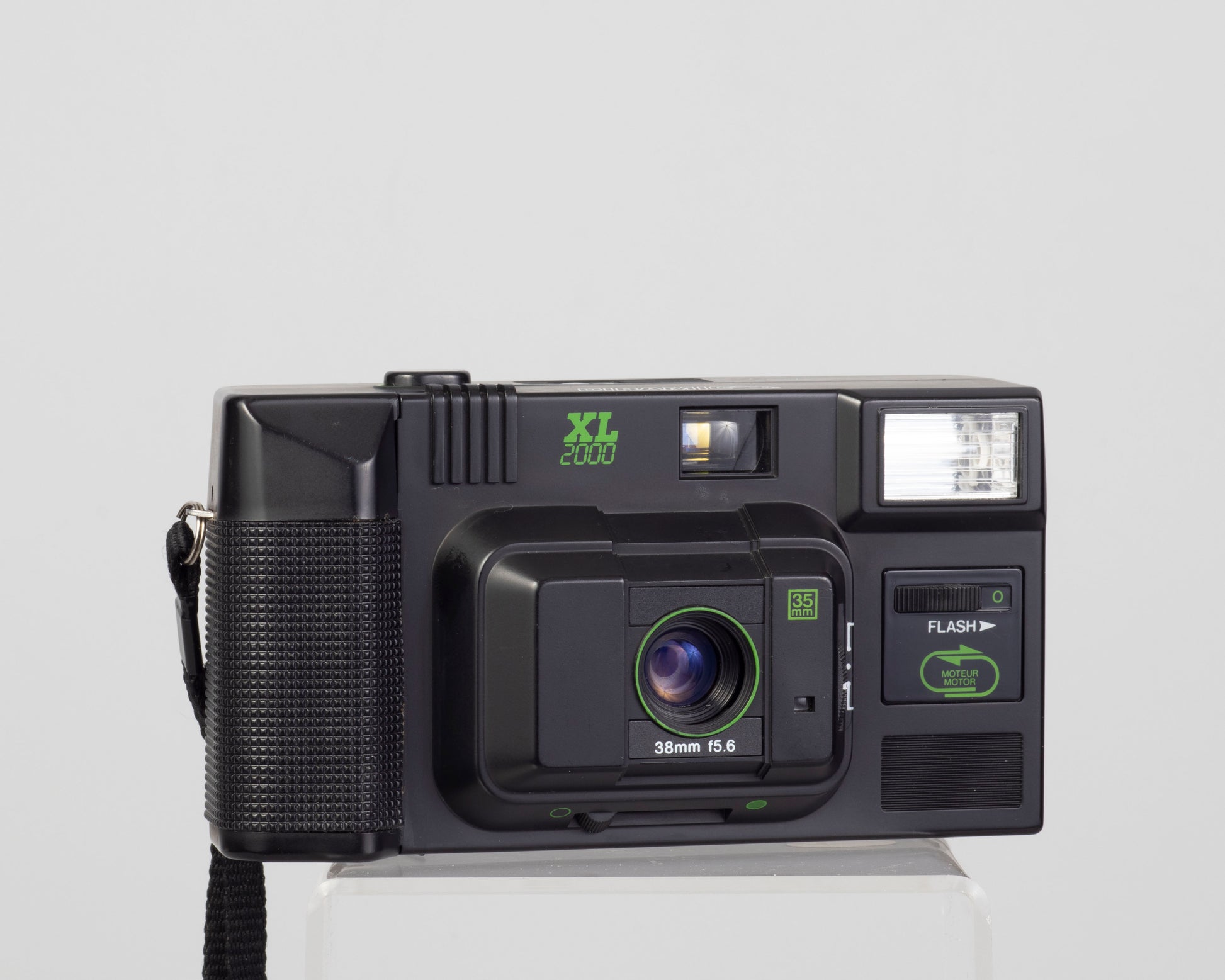 The Diramic XL 2000 is a simple but pleasant to use 35mm camera from the 1980s