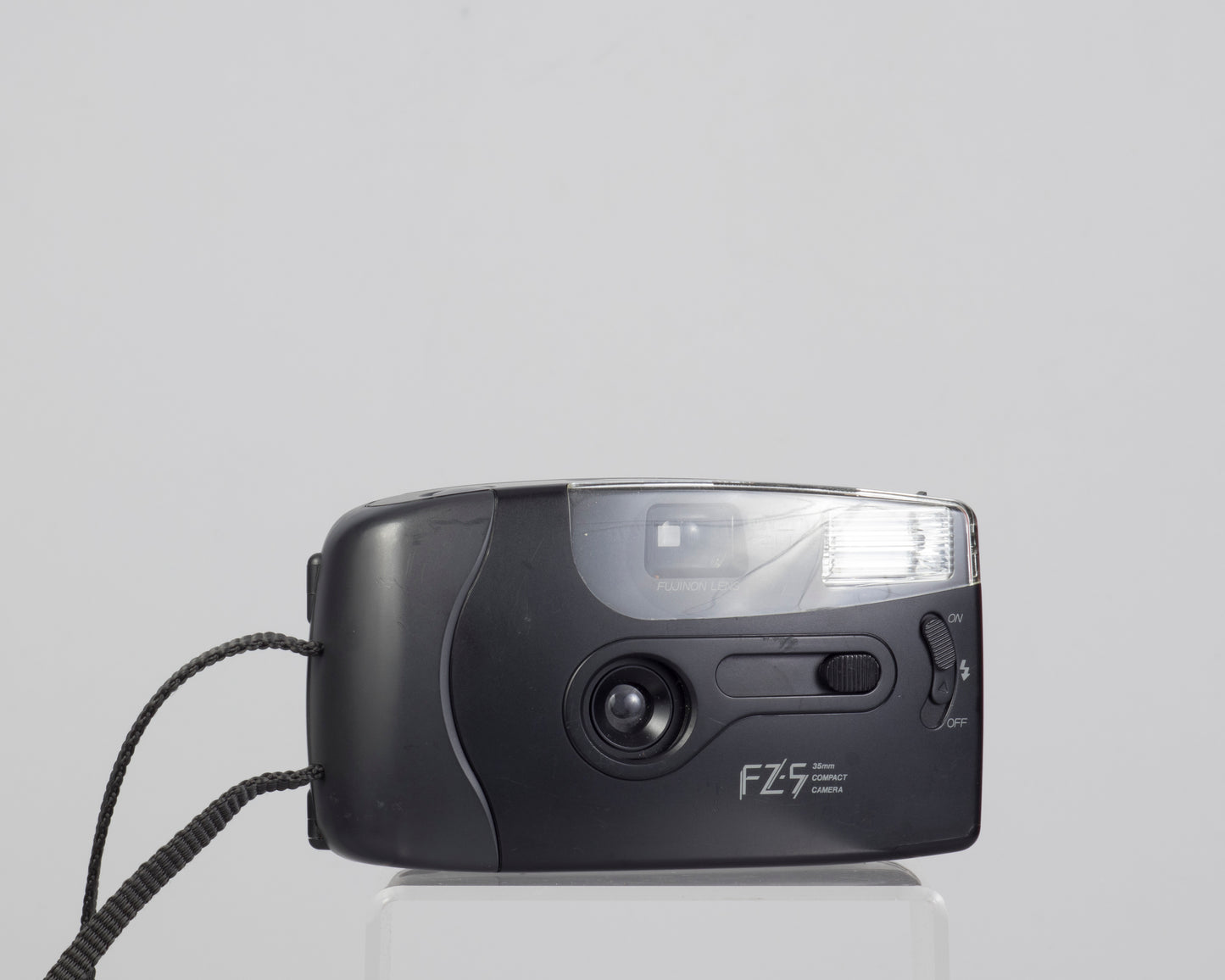 The Fuji FZ-5 is a basic 35mm point-and-shoot from 1989