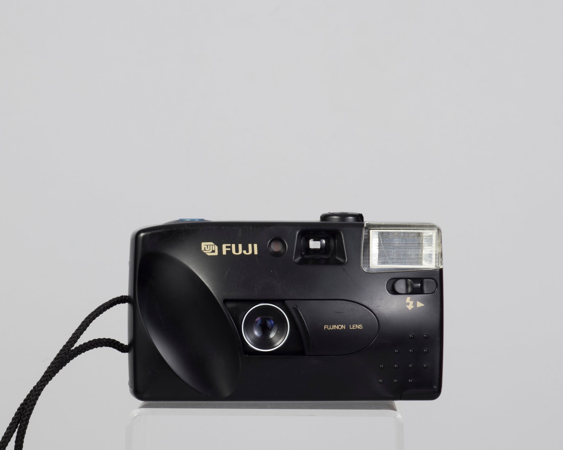 The Fujifilm DL-8 (aka DL-7) is a basic compact 35mm film camera
