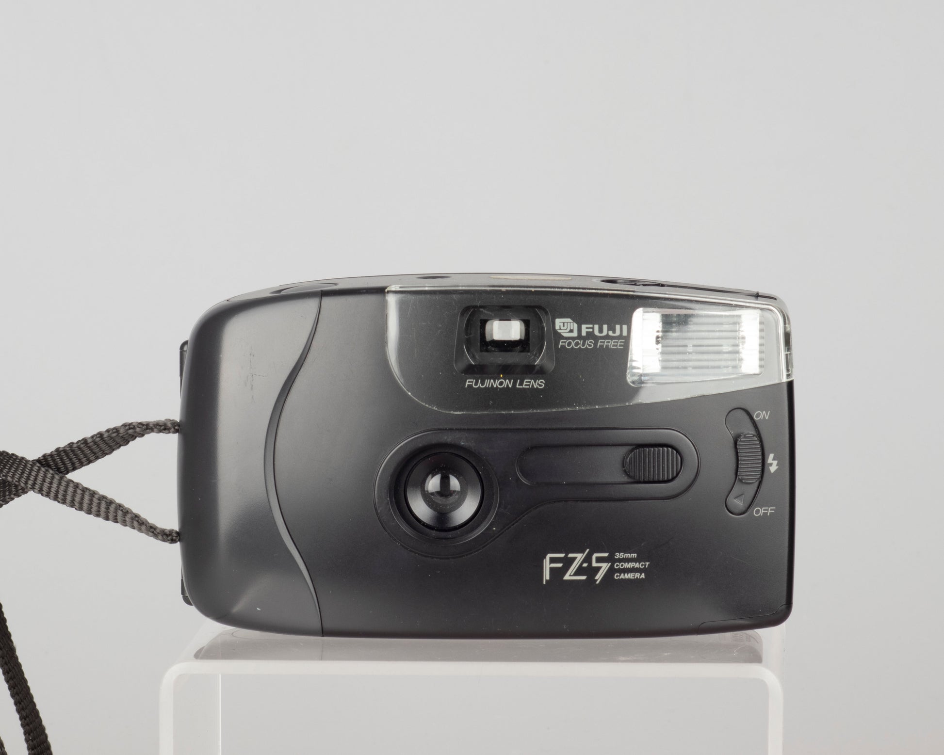The Fujifilm FZ-5 is simple 35mm point-and-shoot from the 1990s