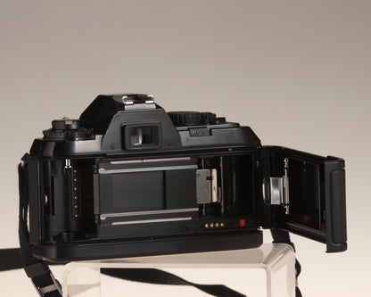 Reflex Nikon N2000 35 mm + objectif 50 mm f1.8