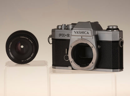 Yashica FX-2 Reflex 35 mm + objectif 50 mm f1.9
