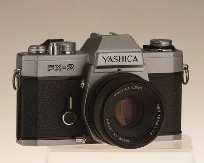 Yashica FX-2 Reflex 35 mm + objectif 50 mm f1.9