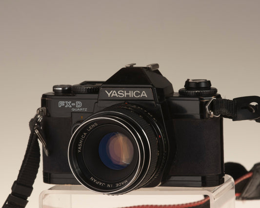 Yashica FX-D Reflex 35 mm + objectif 50 mm f1.9
