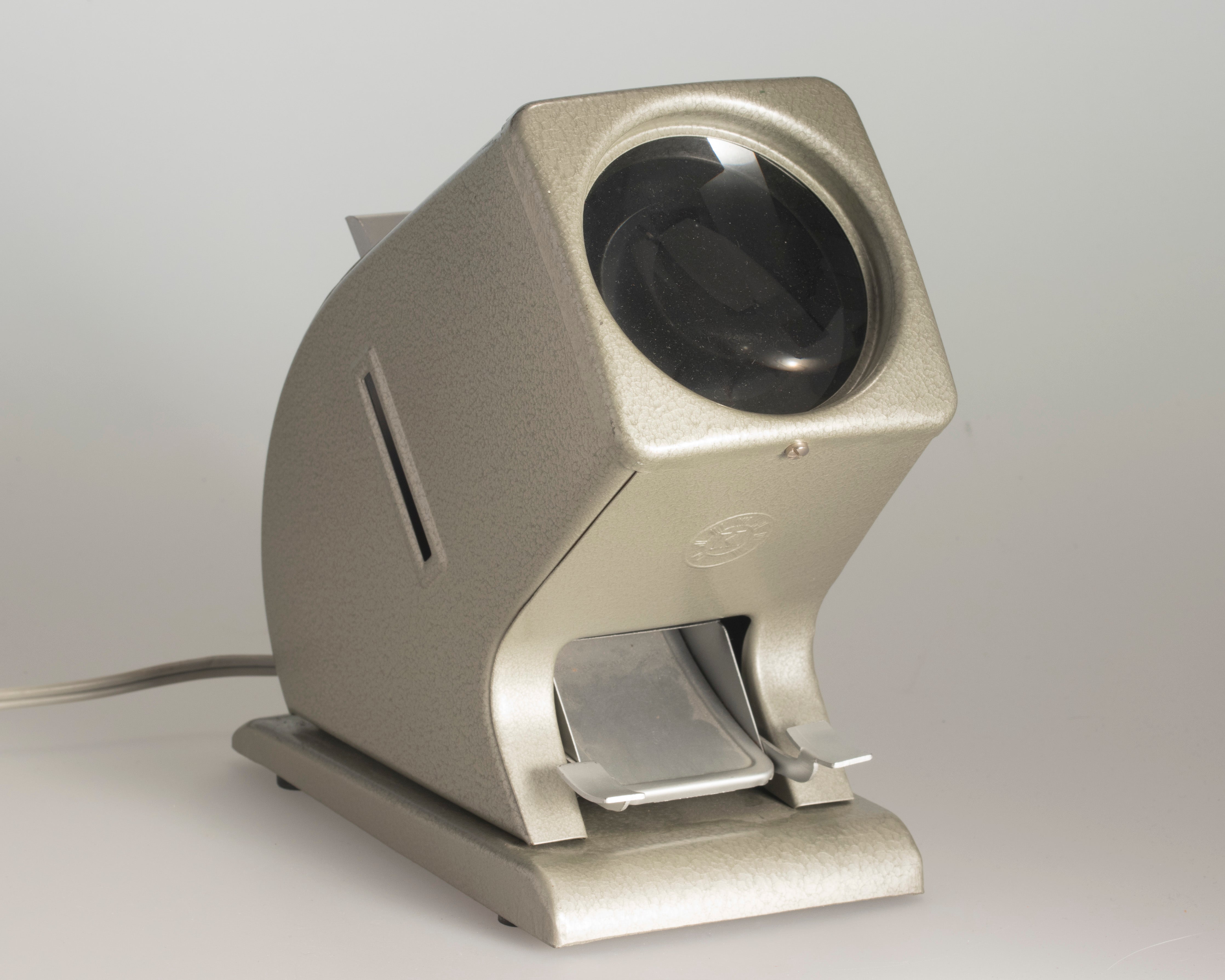 Slide Projectors – New Wave Pool