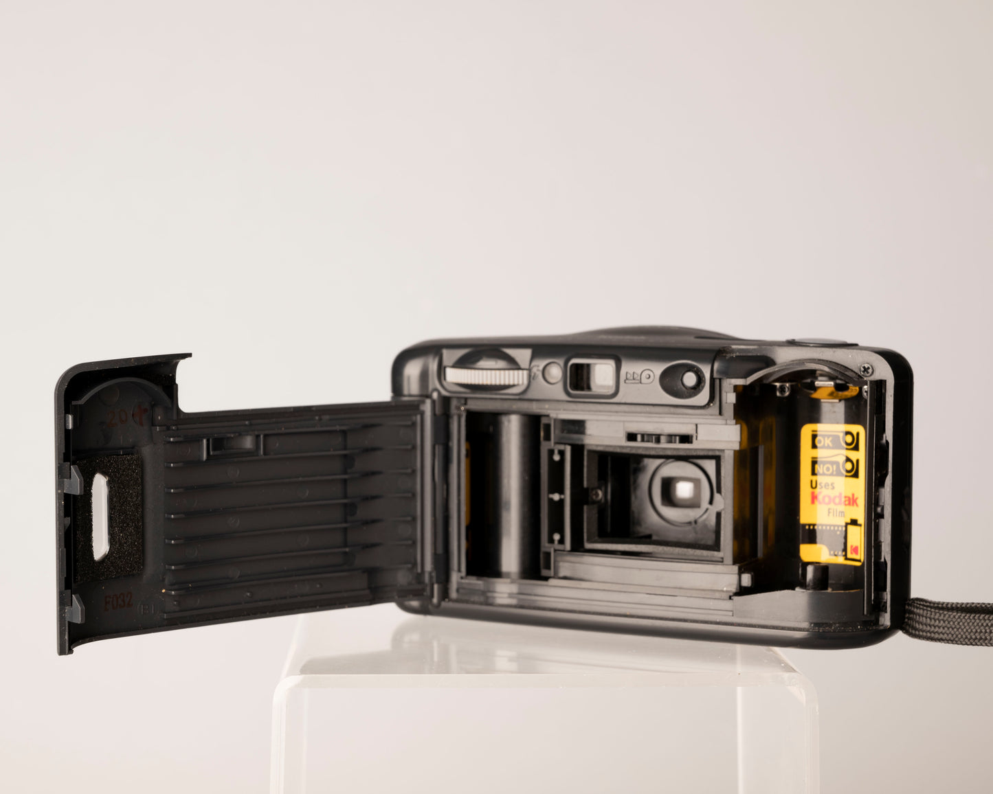 Kodak KB18 35mm camera w/ case