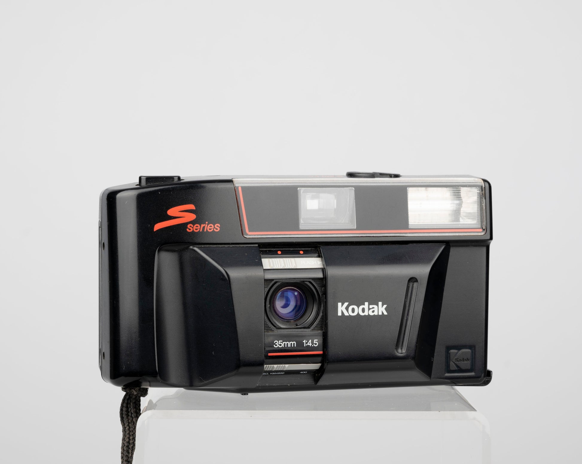The Kodak S-Series S100EF is a very simple but nicely styled snapshot 35mm camera from the late 1980s