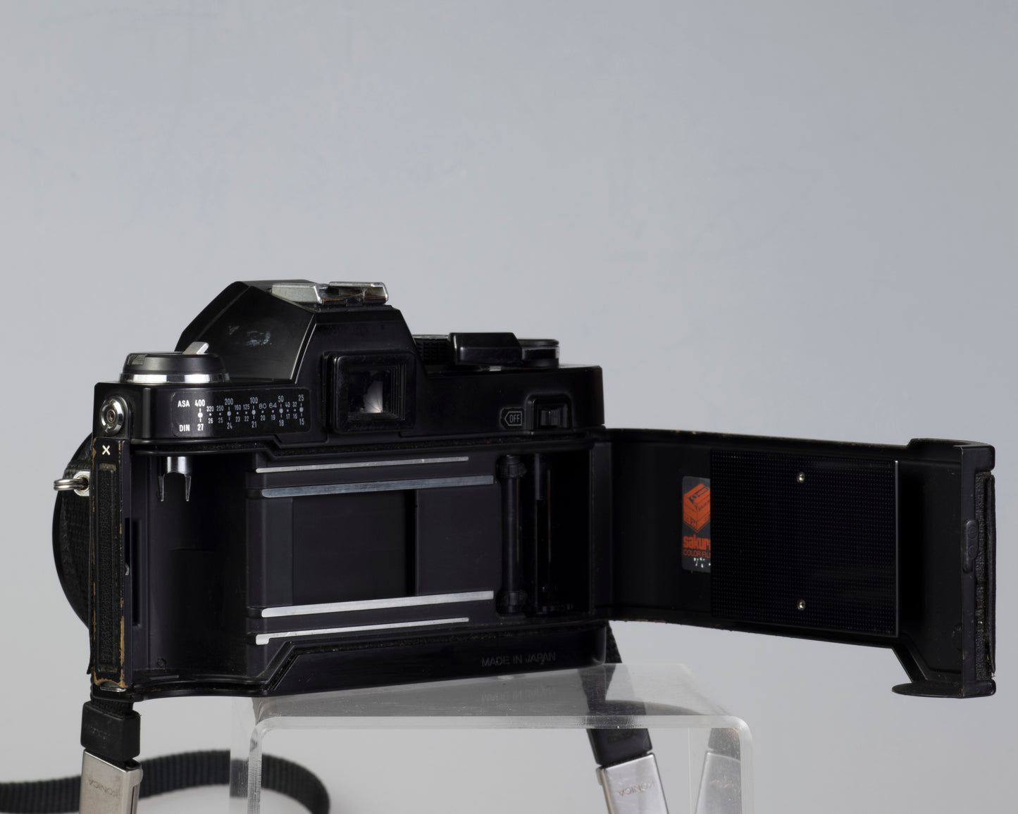 Reflex Konica Autoreflex TC 35 mm avec objectif Hexanon AR 50 mm f1.8 * sans déclencheur de flash ; sinon fonctionne bien *