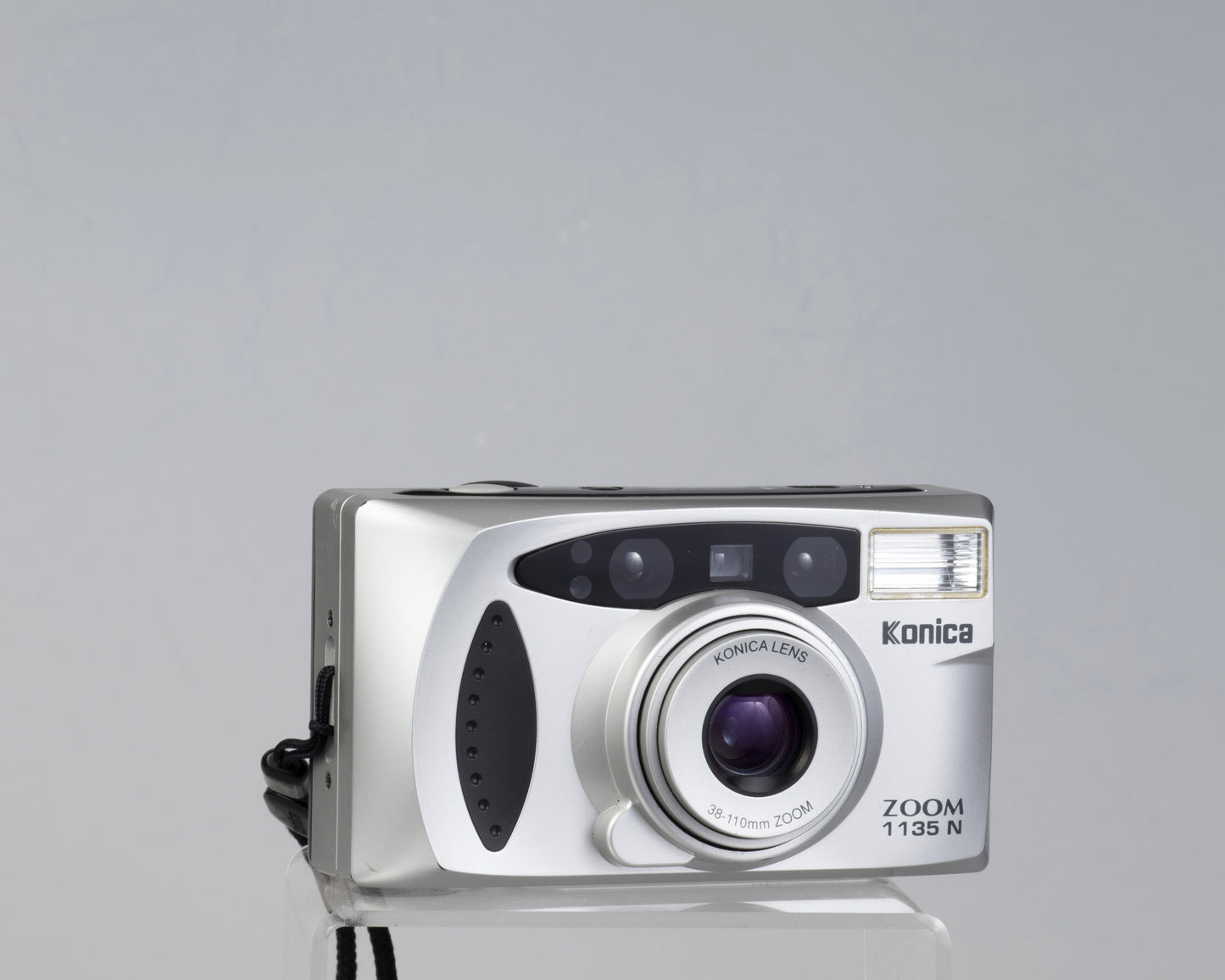The Konica Zoom 1135 N is a compact 35mm camera that is nearly identical to the better-known Z-up 100VP