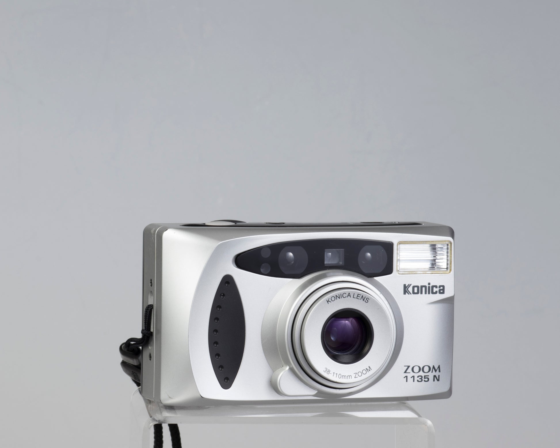 The Konica Zoom 1135 N is a compact 35mm camera that is nearly identical to the better-known Z-up 100VP