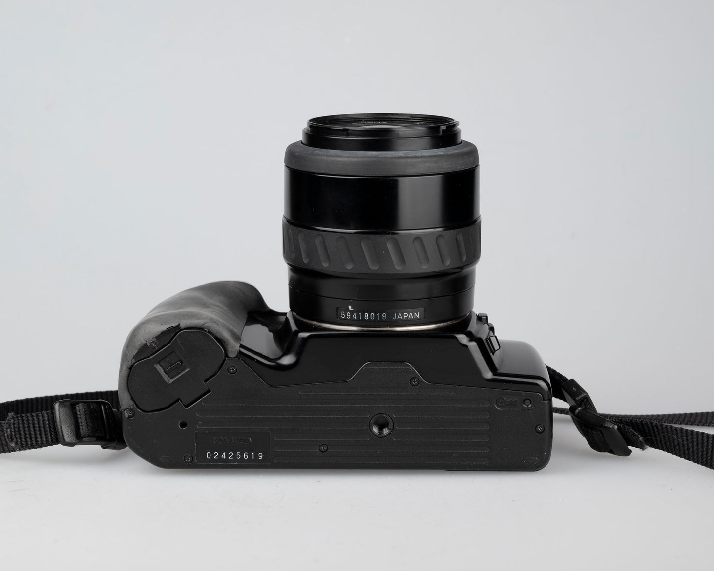 Minolta Maxxum 3xi 35mm film SLR w/ 35-70mm lens (serial 02425619)