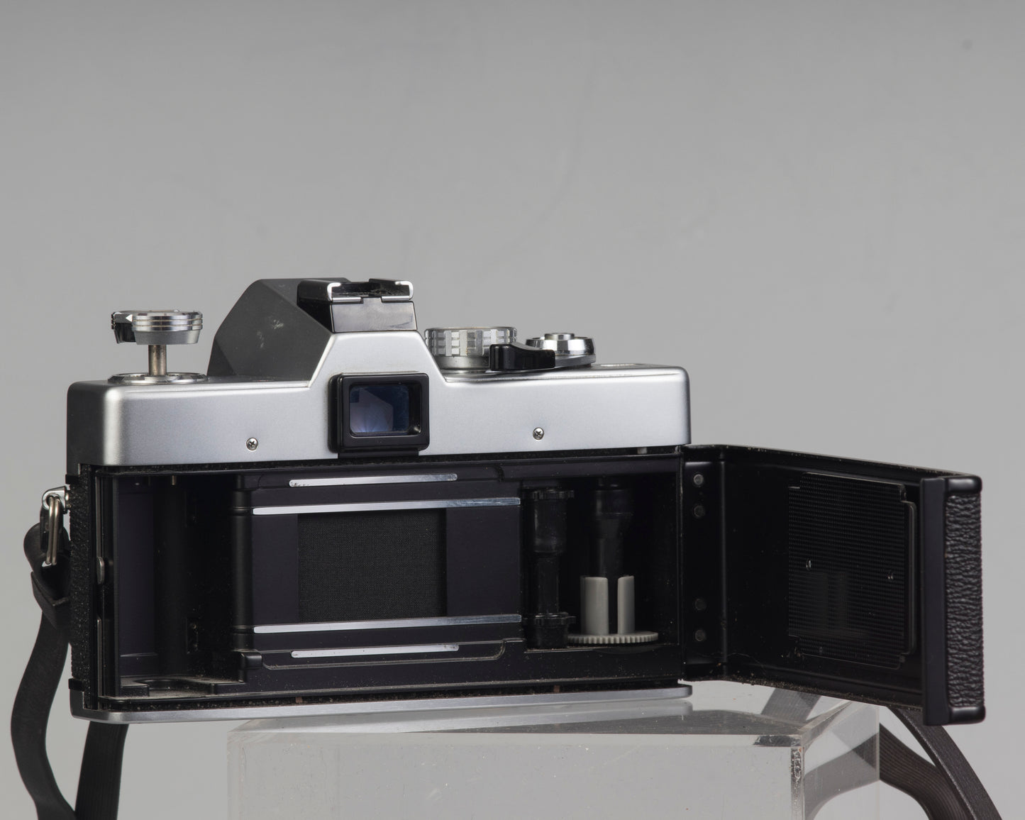 Minolta SRT 200 35mm SLR w/ Rokkor 50mm f1.7 lens