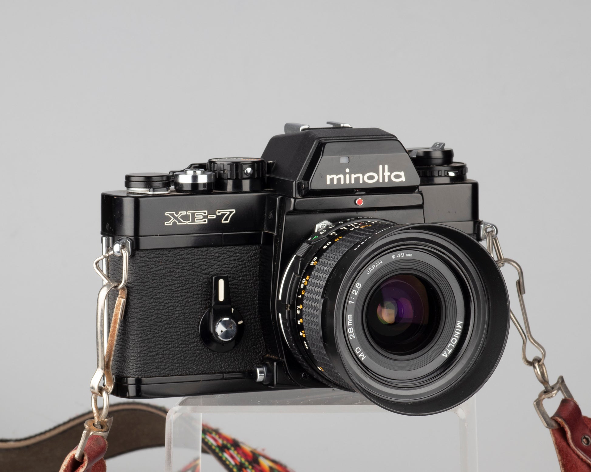 The Minolta XE-7 is a classic mid-1970s aperture-priority 35mm SLR designed in collaboration with Leica
