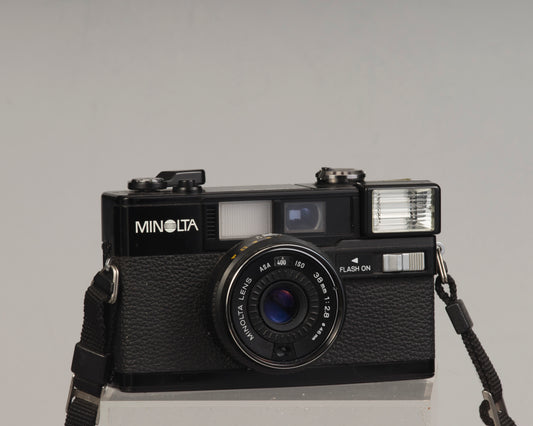Minolta Hi-Matic S2 35mm camera w/ original case; flash not functional, otherwise works great