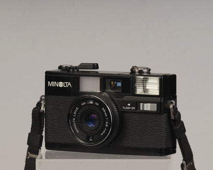 Minolta Hi-Matic S2 35mm camera w/ original case; flash not functional, otherwise works great
