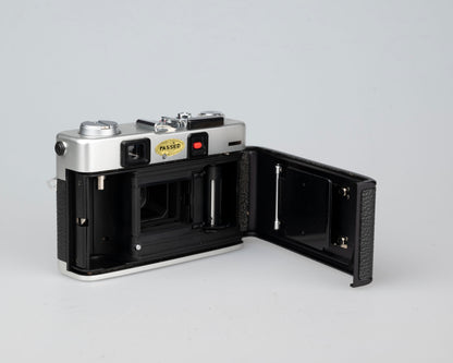 Minolta Hi-Matic F compact 35mm rangefinder camera w/ Minolta 20 Flash + ever-ready case