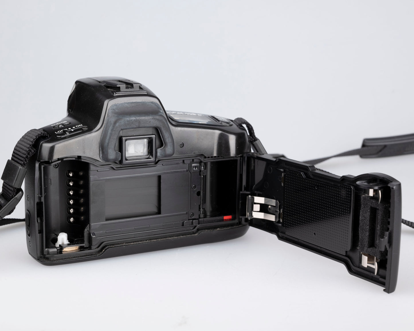 Minolta Maxxum 300si 35mm film SLR avec objectif 35-70mm + manuel