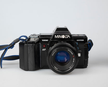 Reflex Minolta Maxxum 7000 35 mm avec objectif 50 mm f1.7 + flash 1800AF (série 37101091)