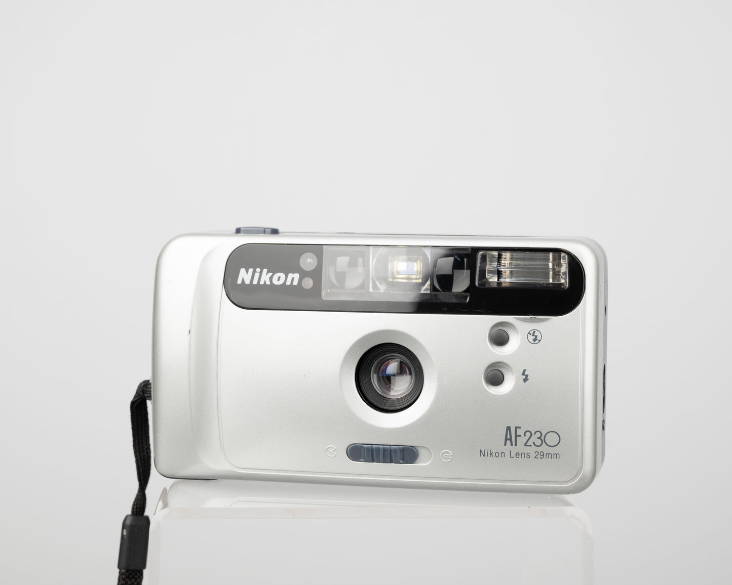 Nikon AF230 35mm film camera w/ original case (serial 5662357)