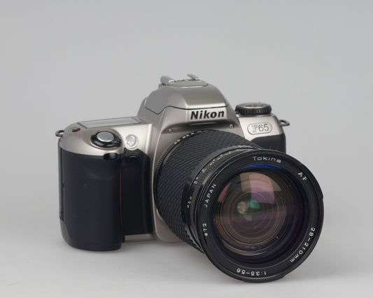 Nikon F65 (alias N65) Reflex 35 mm avec boîte d'origine et manuel + objectif Tokina AF 28-210 mm