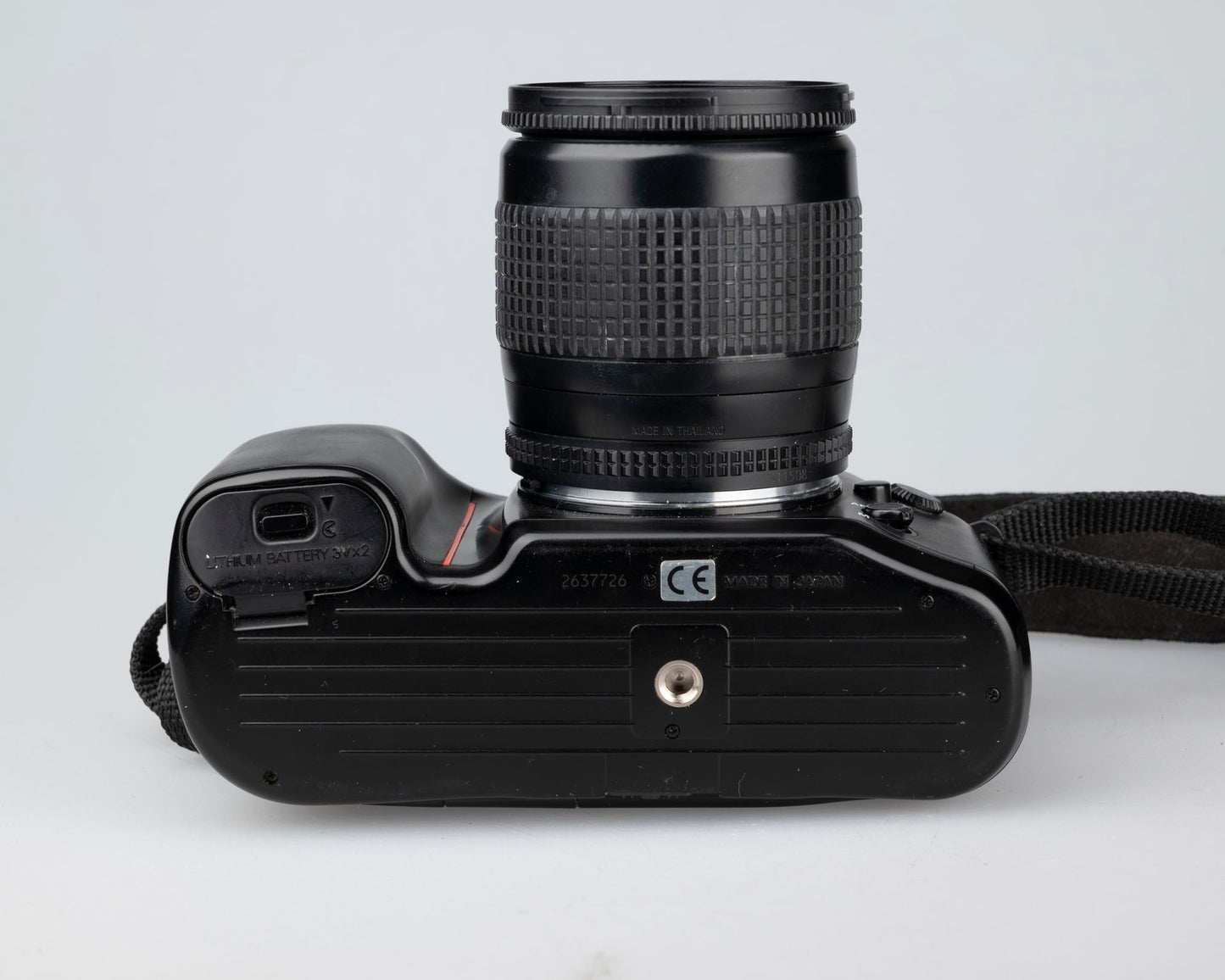 Reflex Nikon F70 35 mm avec objectif AF Nikkor 28-80 mm 3,5-5,6D