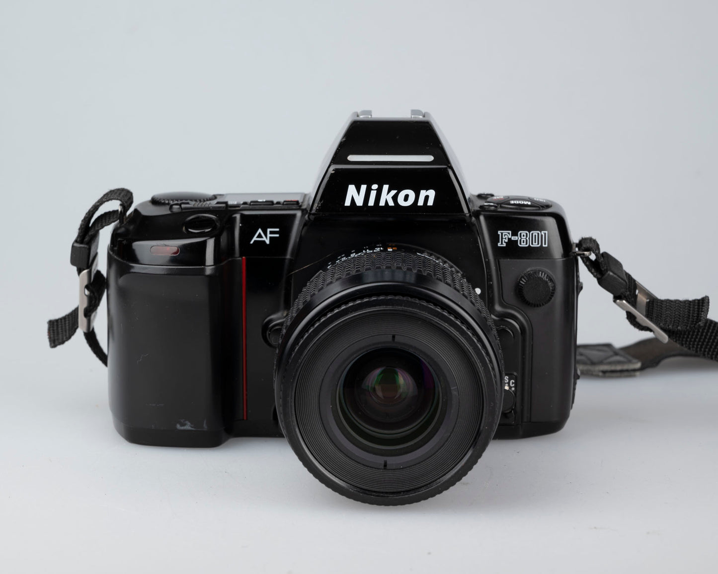 Reflex Nikon F-801 35 mm + Nikon Speedlight SB-24 + objectif AF Nikkor 35-80 mm + manuel