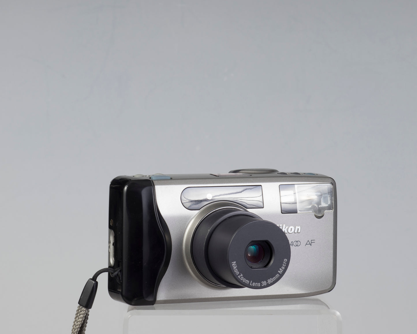 Nikon Zoom 400AF 35mm camera w/ original box and case (serial 5065831)