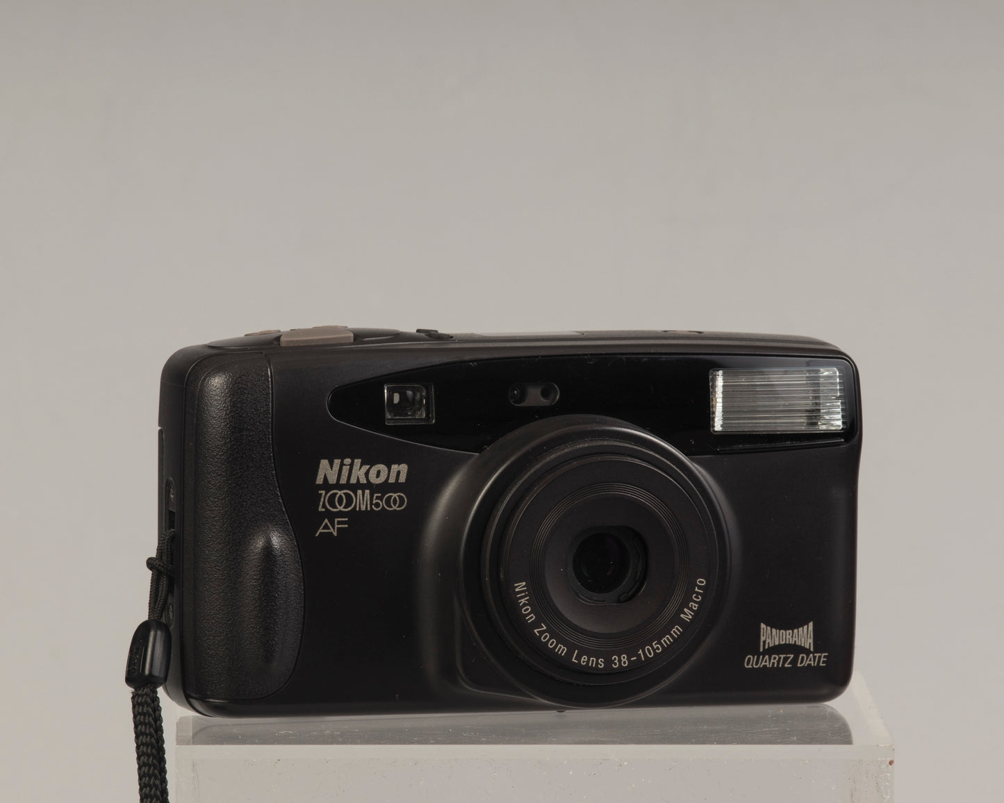 Appareil photo Nikon Zoom 500AF 35 mm avec étui