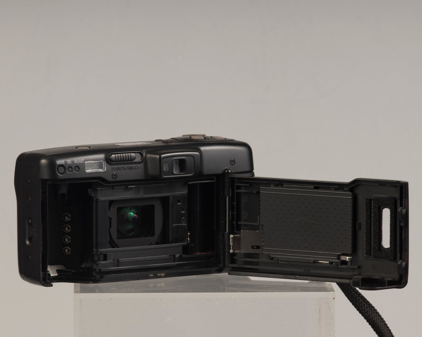 Nikon Zoom 500AF 35mm camera with case
