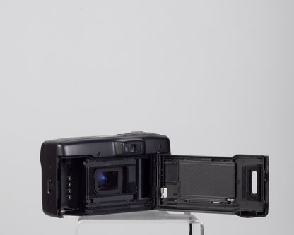 Appareil photo Nikon Zoom 500AF 35 mm avec étui et manuel (série 7062642)