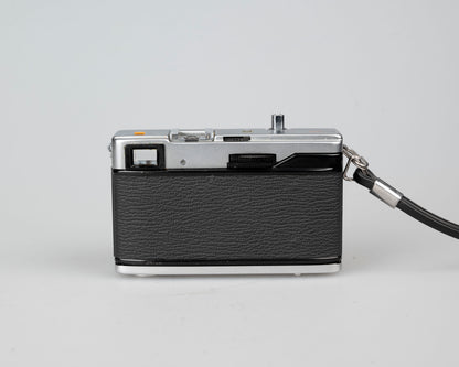Olympus 35 EC viewfinder 35mm camera w/ case + flash