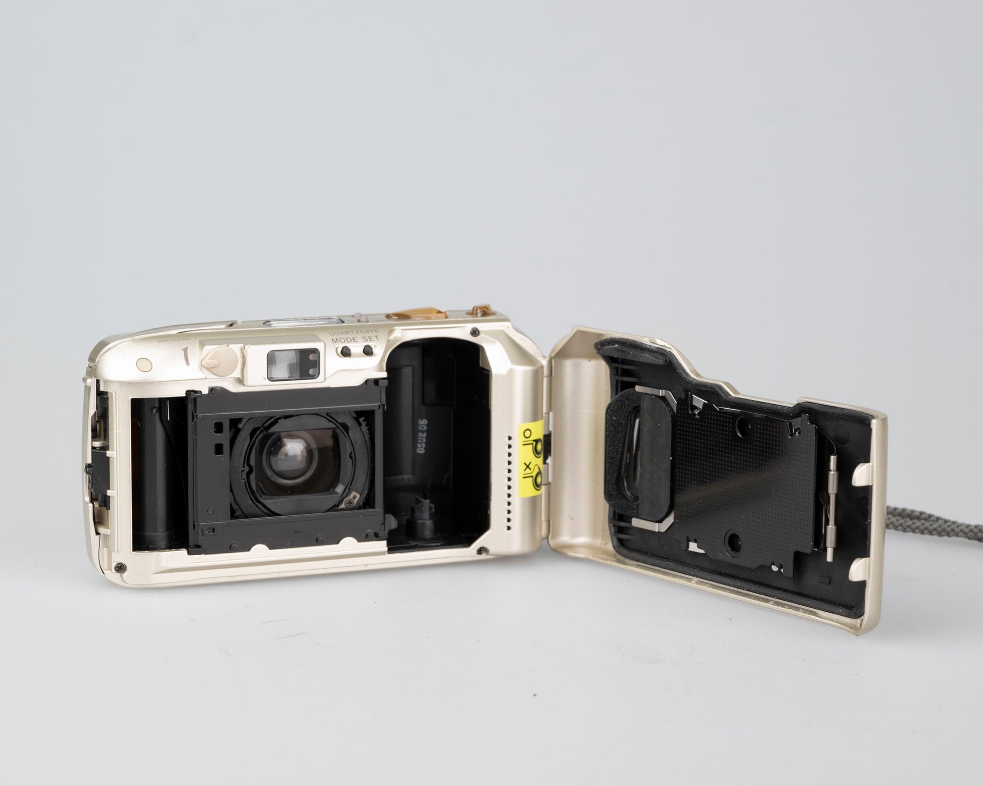 Olympus Mju-III WIDE 100 (Stylus 100 WIDE) - Compact Argentique avec Olympus Mju-III WIDE 100 (Stylus 100 WIDE) - Compact Argentique avec