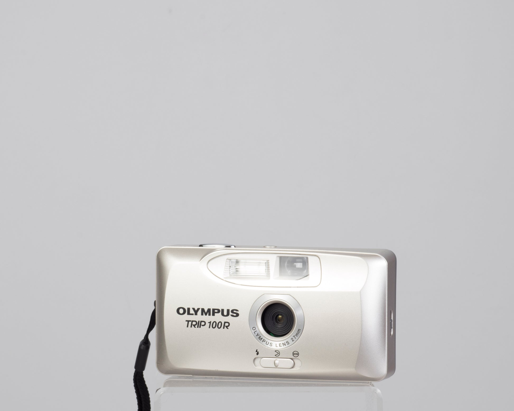 Olympus Trip 100R 35mm camera w/case (serial 8876023)