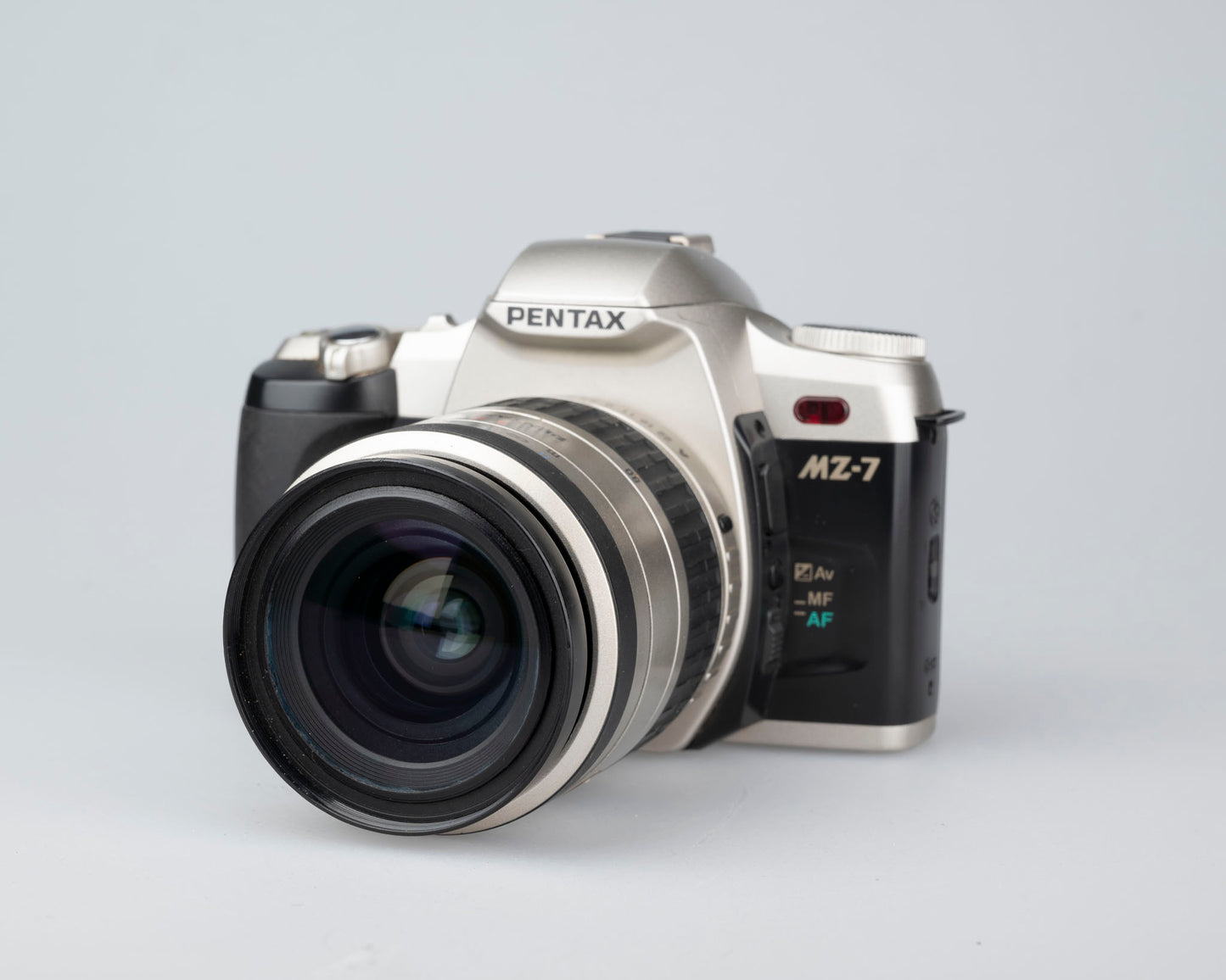 Pentax MZ-7 Reflex 35 mm avec objectif SMC Pentax-FA 28-80 mm